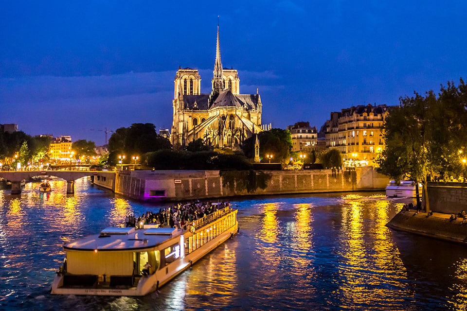 Paris Evening River Seine Cruise with Music » Paris Whatsup